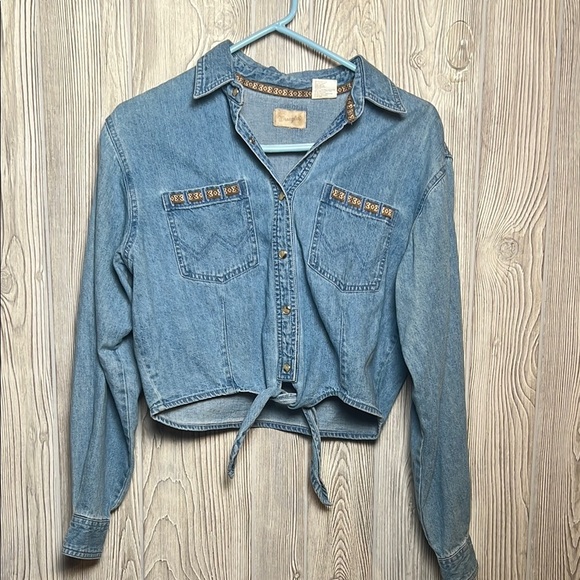 Vintage Wrangler Crop Denim Button-Up Shirt with Embroidered Details Size Medium - Picture 1 of 5